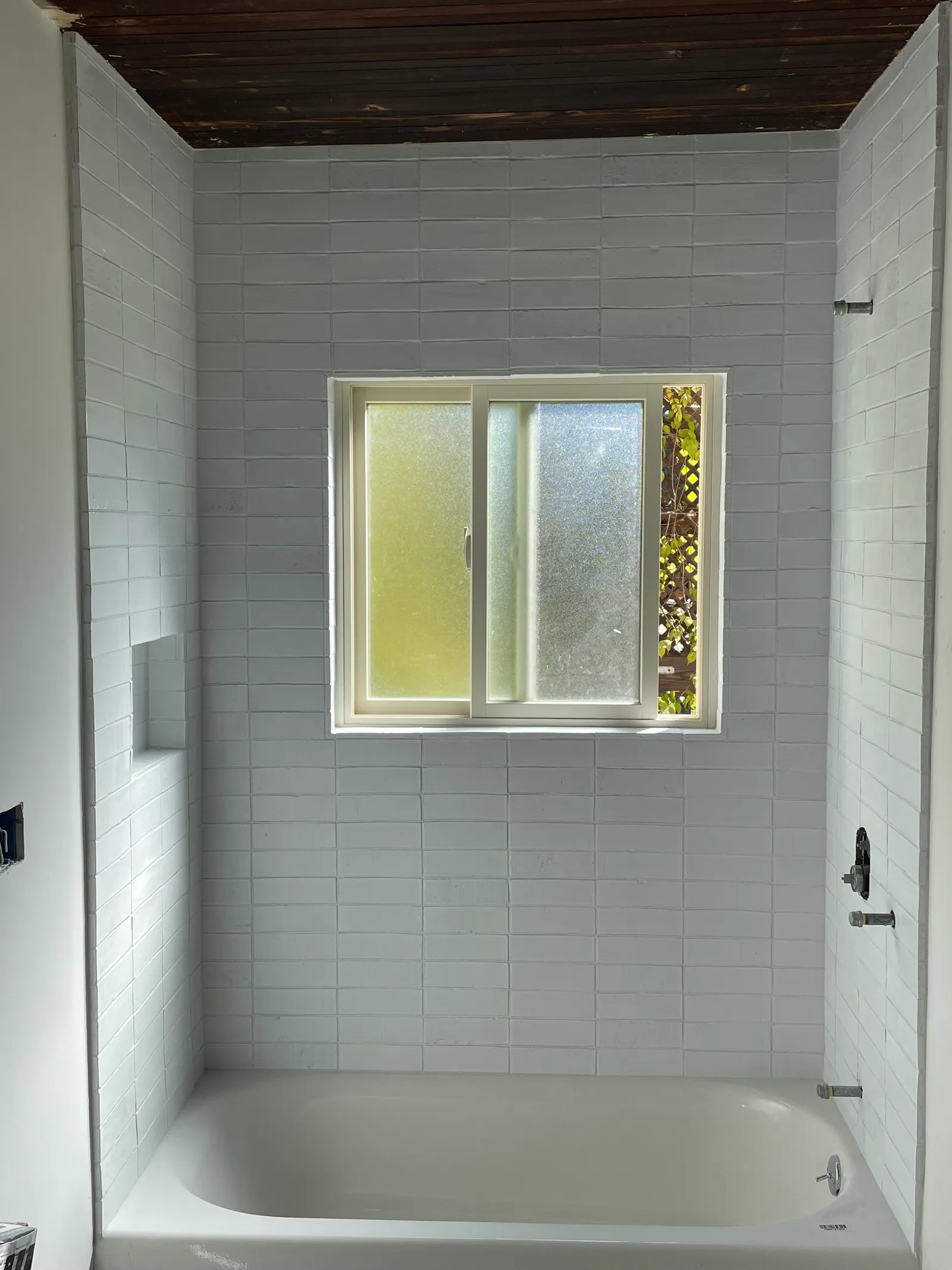 Freestanding tub